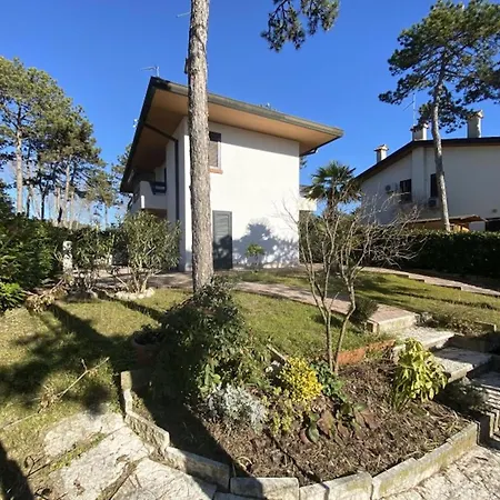 Townhouse With Enclosed Private Garden