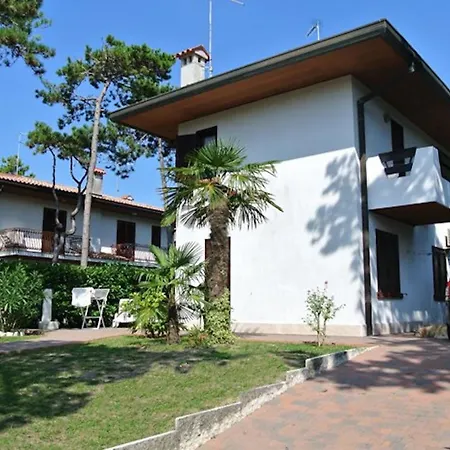Townhouse With Enclosed Private Garden Bibione