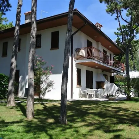 Townhouse With Enclosed Private Garden *